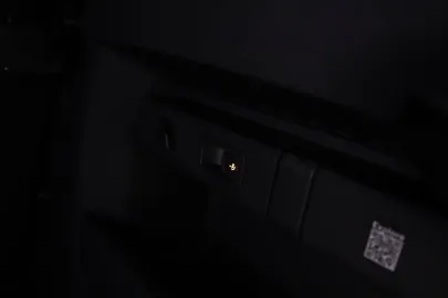 Car image 33