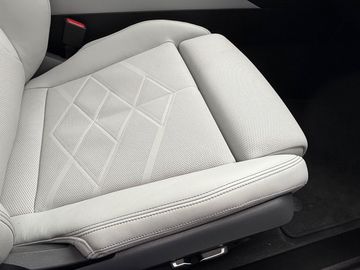 Car image 37