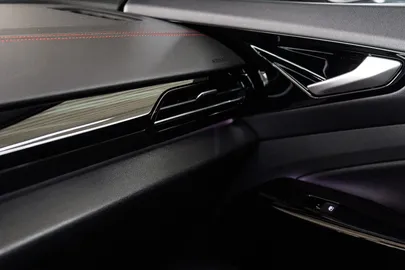 Car image 35