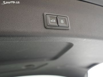 Car image 32