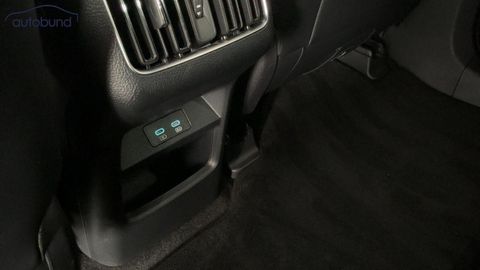 Car image 34