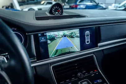 Car image 30