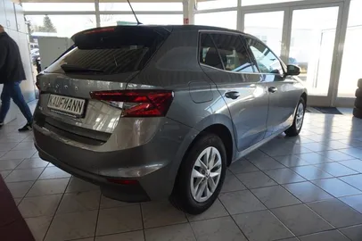 Car image 4