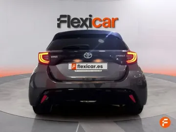 Car image 4