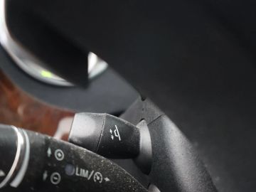 Car image 40