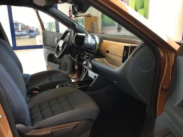 Car image 15