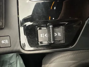 Car image 34