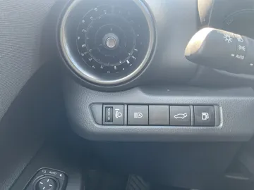 Car image 29