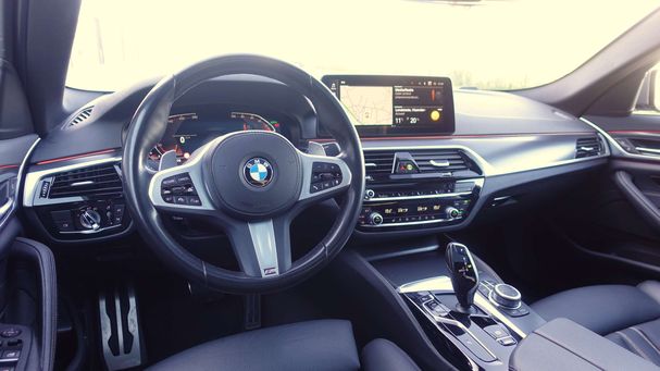 BMW 520i 135 kW image number 13