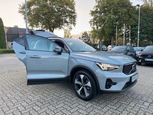 Volvo XC40 B4 Plus Dark DKG 145 kW image number 8