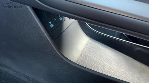 Car image 40
