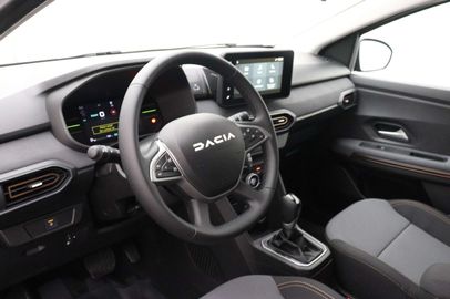 Car image 9