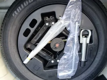 Car image 27