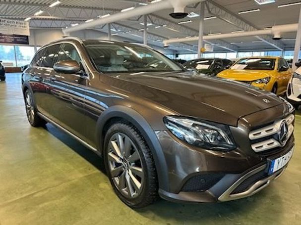 Mercedes-Benz E 220 d 4Matic T All-Terrain 143 kW image number 2