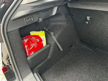 Car image 30