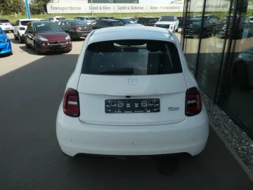 Car image 33