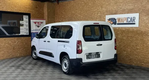 Car image 5