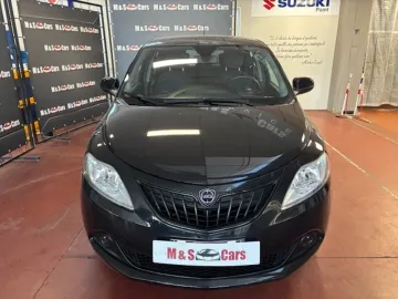 Car image 3