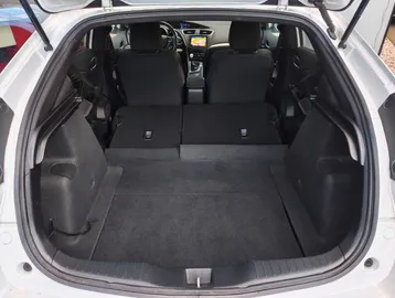 Car image 25