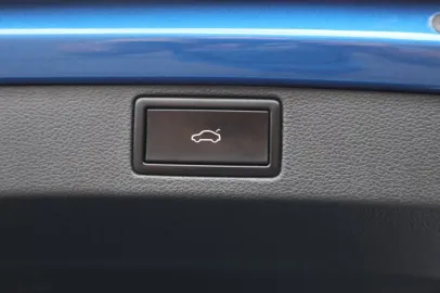 Car image 36