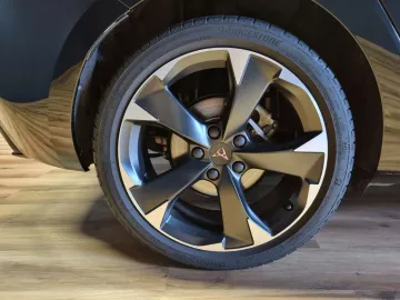 Car image 30