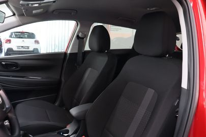 Car image 12