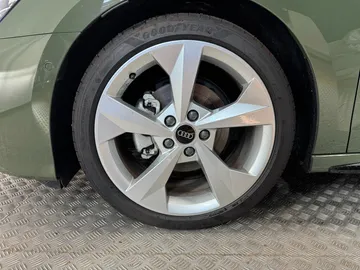 Car image 32
