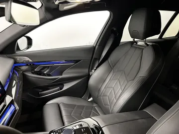 Car image 40