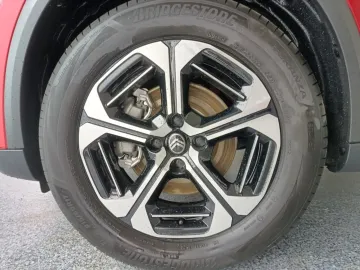 Car image 32