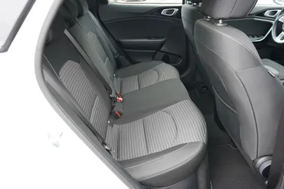 Car image 30