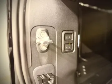 Car image 34