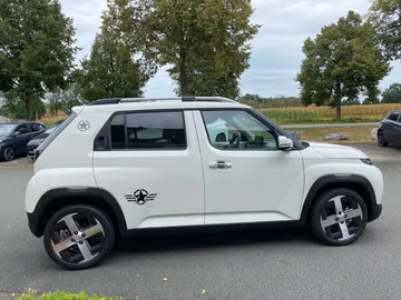 Car image 4