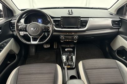 Car image 12