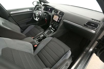 Car image 26