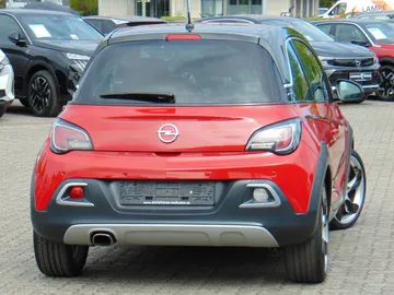 Car image 4