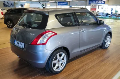 Car image 3