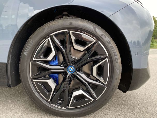 BMW iX xDrive 240 kW image number 9