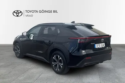 Car image 4