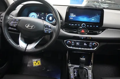 Car image 10