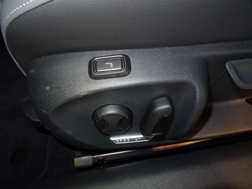 Car image 30