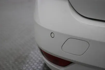 Car image 32