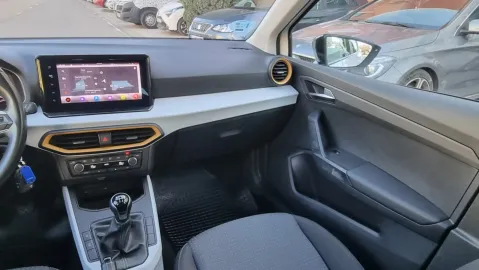 Car image 10