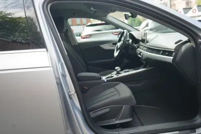 Car image 30