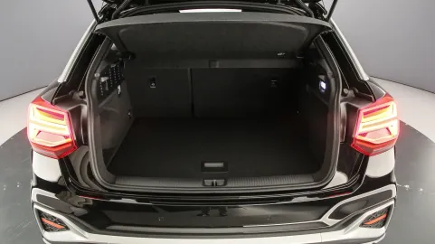 Car image 30