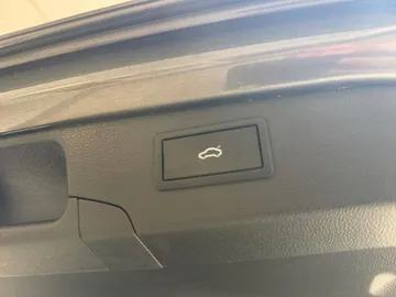 Car image 32