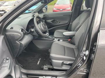 Car image 14