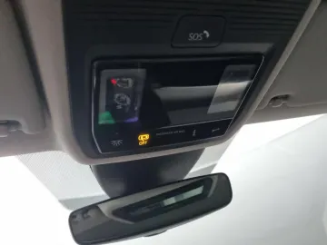 Car image 40