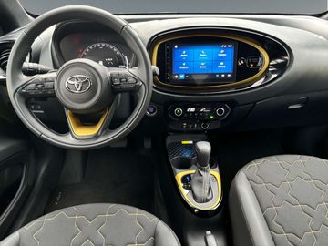 Car image 11