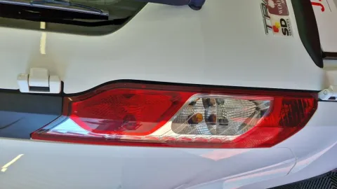 Car image 32