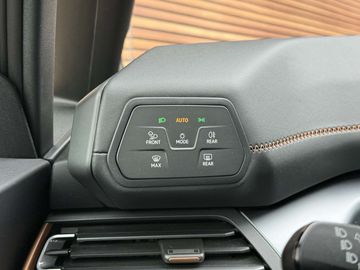 Car image 37